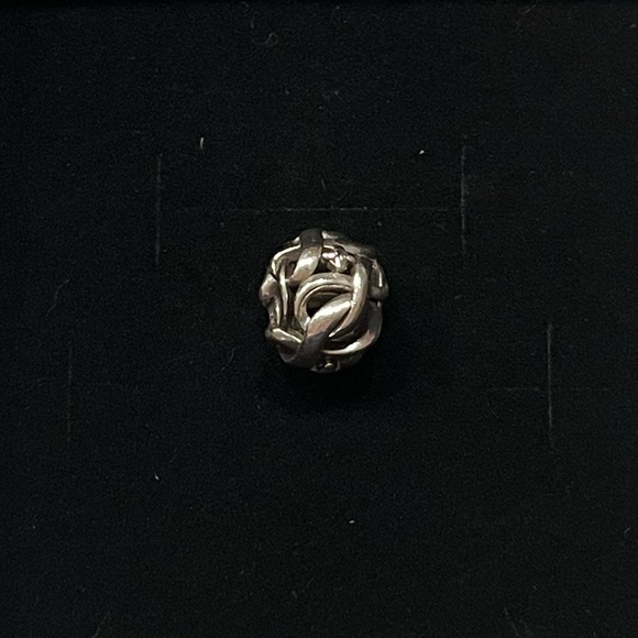 Pandora infinity knot charm - Picture 3 of 10